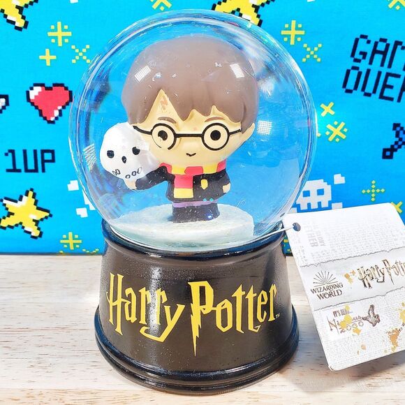 Wizarding World Harry Potter w/ Familiar White Owl Hedwig Water Globe Snow Globe